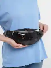 Черный глянцевая сумка на пояс