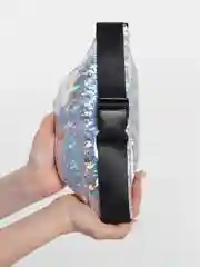Серебряный глянцевая сумка на пояс