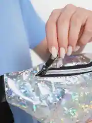 Серебряный глянцевая сумка на пояс