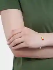 Горчичный браслет белая нить с буквой / Инициал цветные , Handmade