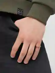Кольцо унисекс тонкое с красной полосой