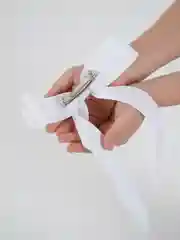 Бант белый на заколке, 1 штука