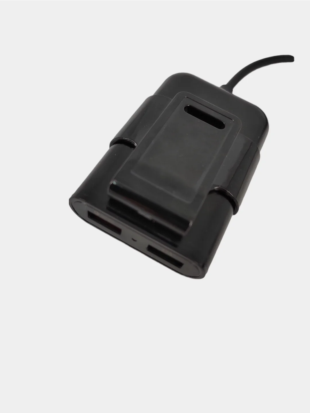 Белый автомобильное зарядное устройство USB с удлинителем 1,6 м, с дополнительными разъемами