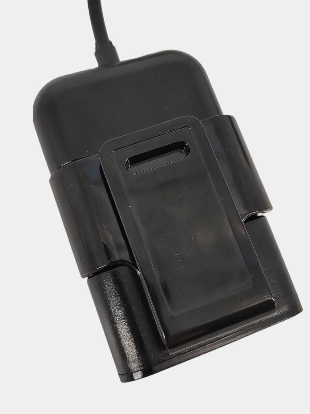 Белый автомобильное зарядное устройство USB с удлинителем 1,6 м, с дополнительными разъемами