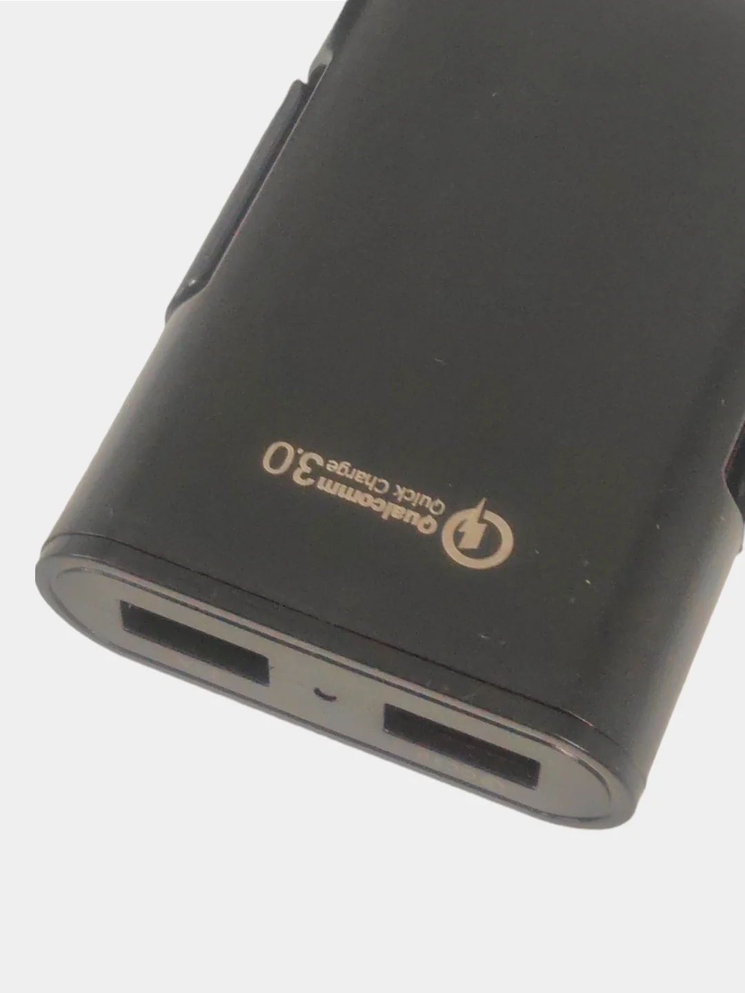 Белый автомобильное зарядное устройство USB с удлинителем 1,6 м, с дополнительными разъемами