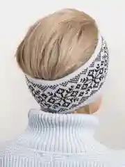 Серый повязка на голову, теплая, вязаная с ушами.