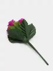 Искусственные цветы. Розы (пластиковый букет ). Композиция. Высота 20 см. Д бутона 2,5 см