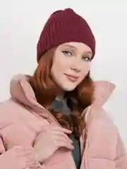 Алый шапка женская, 13 цветов