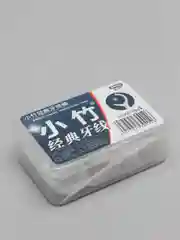 Зубная нить и зубочистка