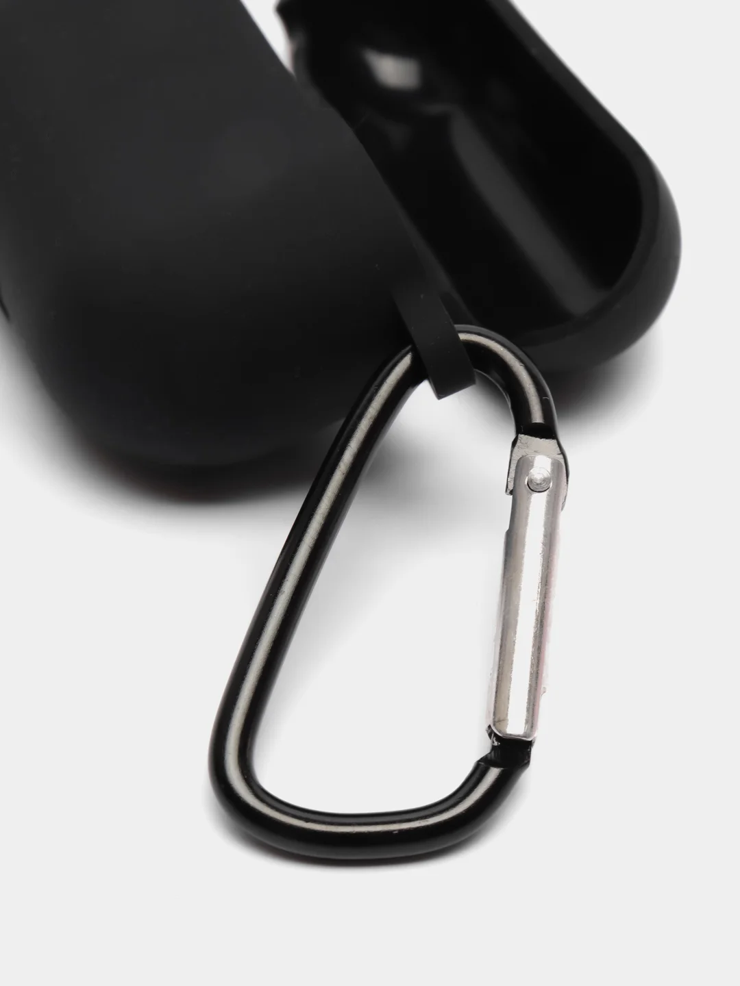 Черный чехол силиконовый для наушников AirPods Pro с карабином