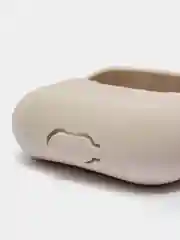 Серый чехол силиконовый для наушников AirPods Pro с карабином