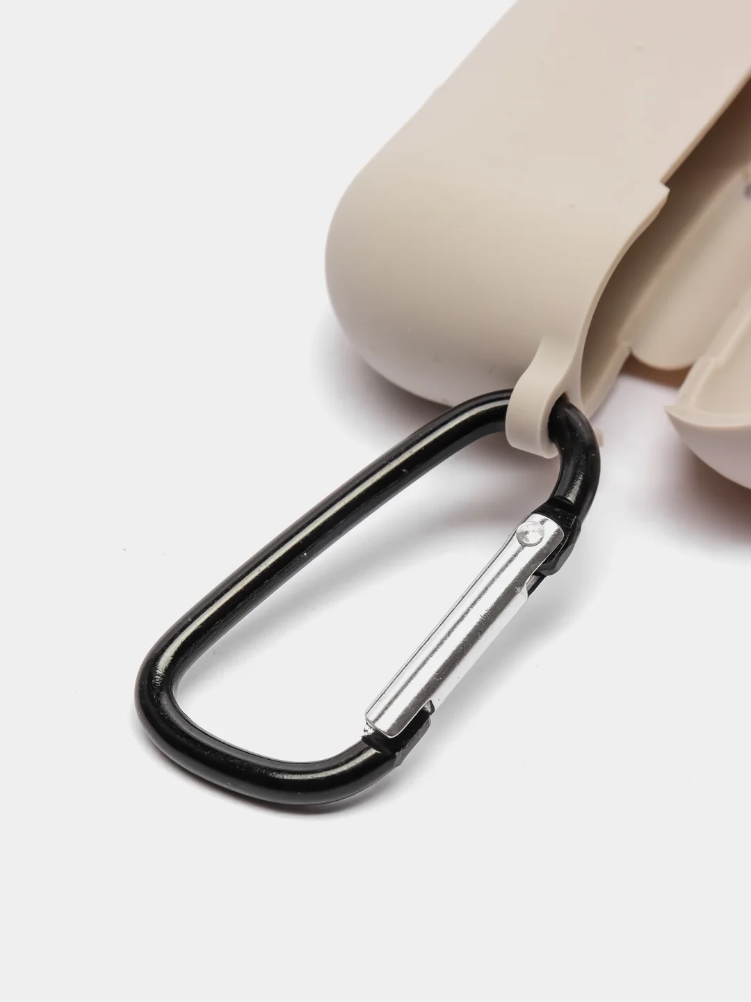 Серый чехол силиконовый для наушников AirPods Pro с карабином