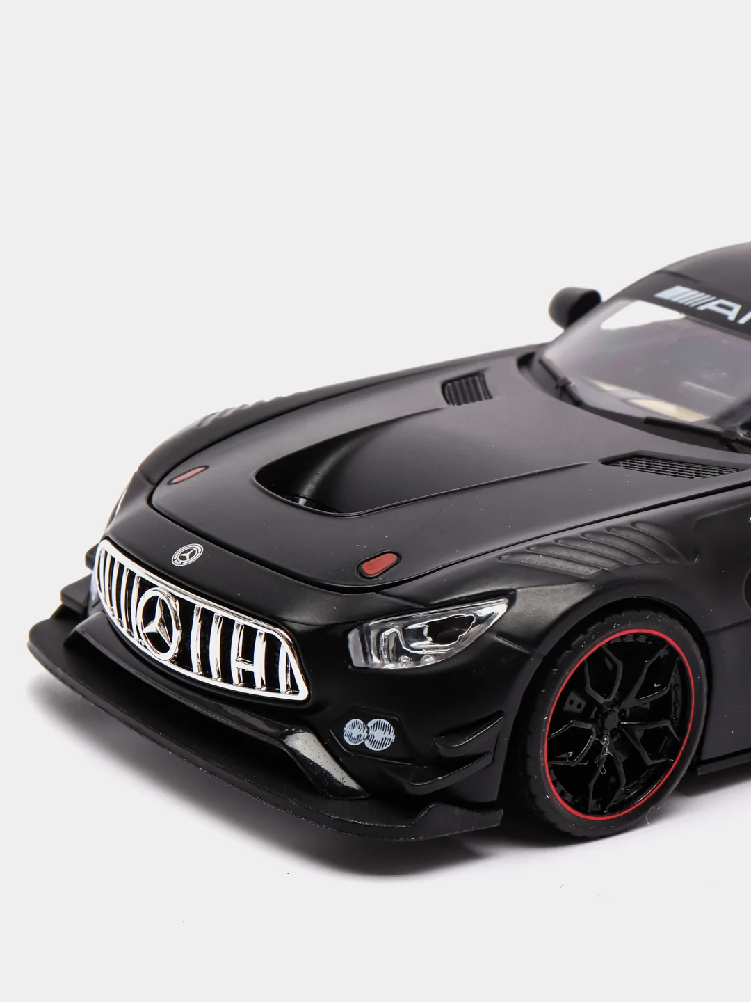Черный металлическая машина Mercedes AMG V8 1:24 53522-18A
