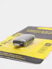 Черный переходник адаптер Lightning-USB OTG на iPhone