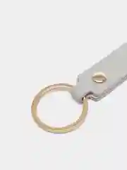 Серый брелок для ключей из искусственной кожи