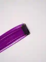 Фиолетовый цветные пряди на заколке