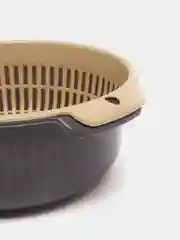 Серый дуршлаг с миской