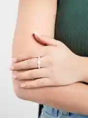 Белый кольцо из бисера