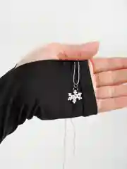 Белый подвеска/ Подвеска из бисера "Снежинка"