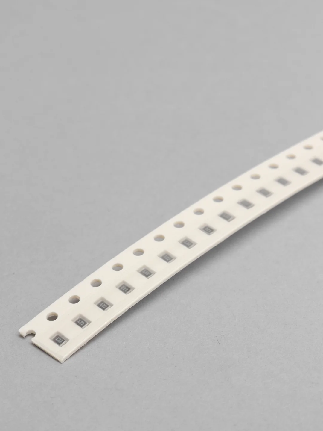 Набор SMD ( 0805 ) резисторов 620 Ом - 12 кОм