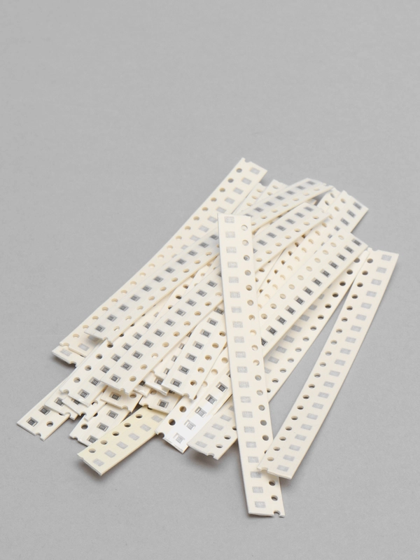 Набор SMD ( 0805 ) резисторов 620 Ом - 12 кОм