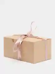 Белый подарочная коробка (набор-коробка с наполнителем, наклейкой-открыткой и лентой 15/9 /7см)