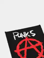 Нашивка с принтом "Punks Not Dead"