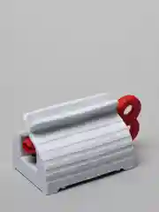 Аметистовый выдавливатель для зубной пасты