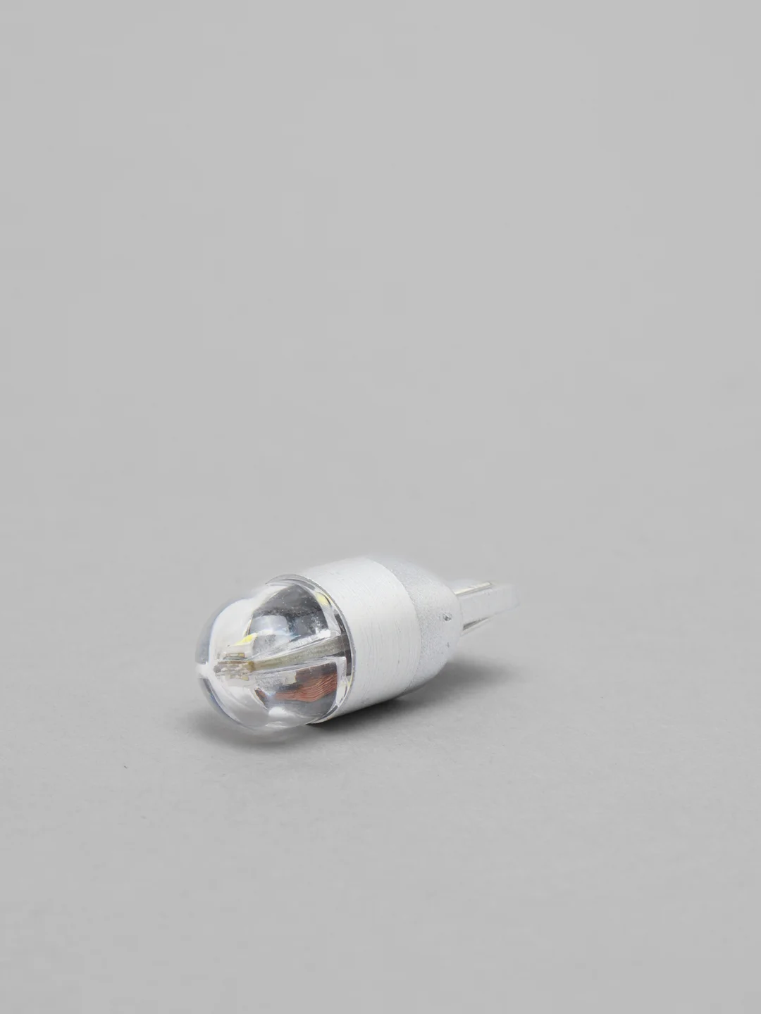 Светодиодные лампы W5W (2шт) 12-30V в габарит, салон, подсветка номера 2 SMD 3030.