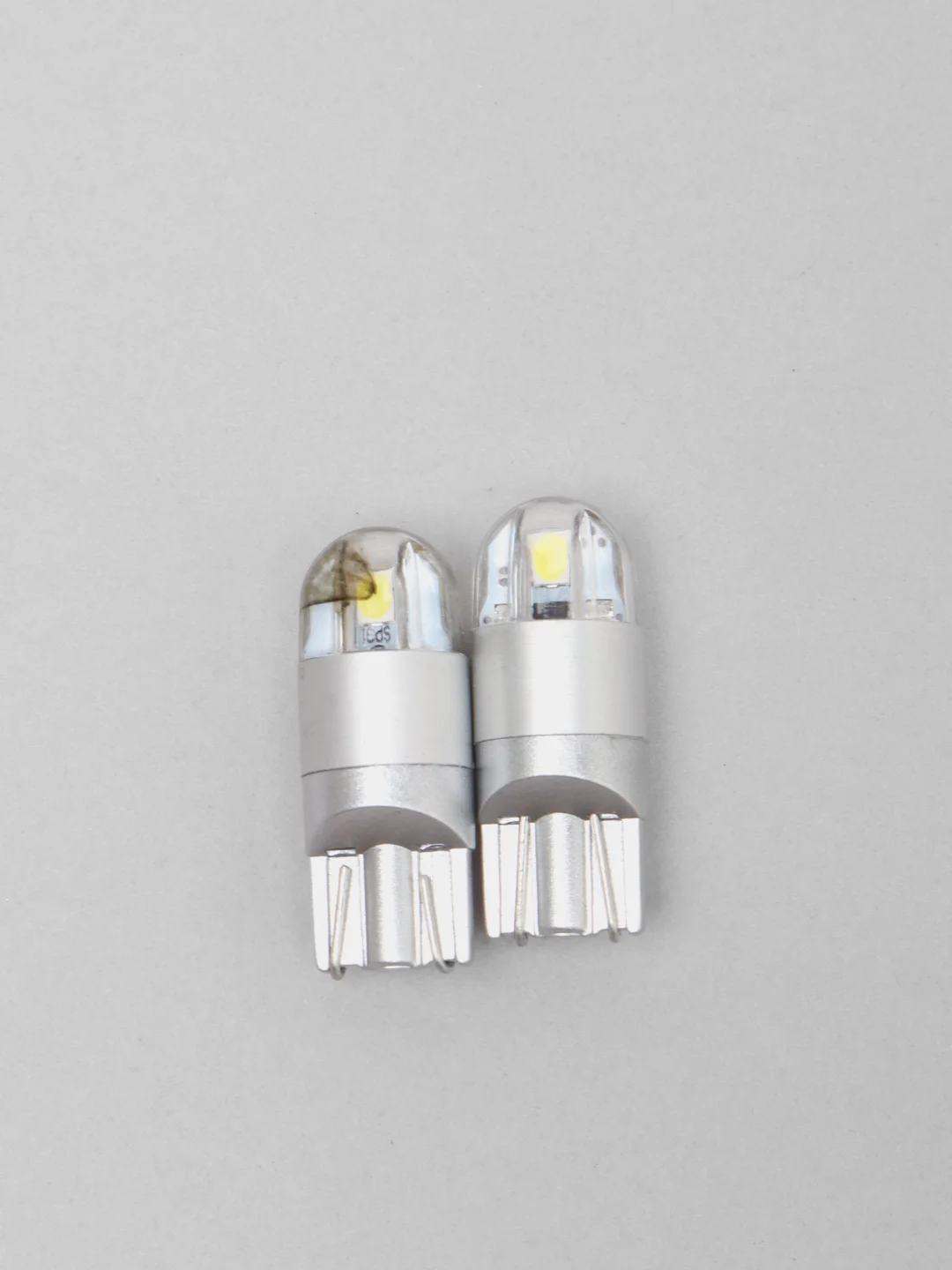Светодиодные лампы W5W (2шт) 12-30V в габарит, салон, подсветка номера 2 SMD 3030.