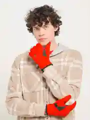 Красный перчатки