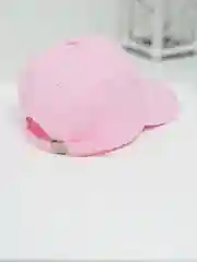 Белый кепка с текстовым принтом
