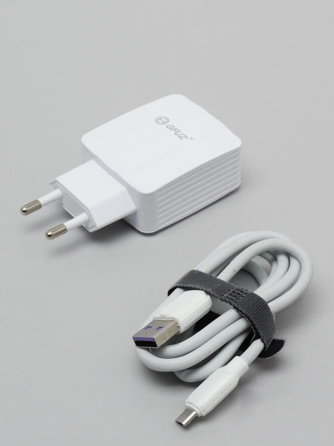 Сетевое зарядное устройство+2USB/быстрая зарядка для Lightning,Type-C,MicroUSB до 2.4A