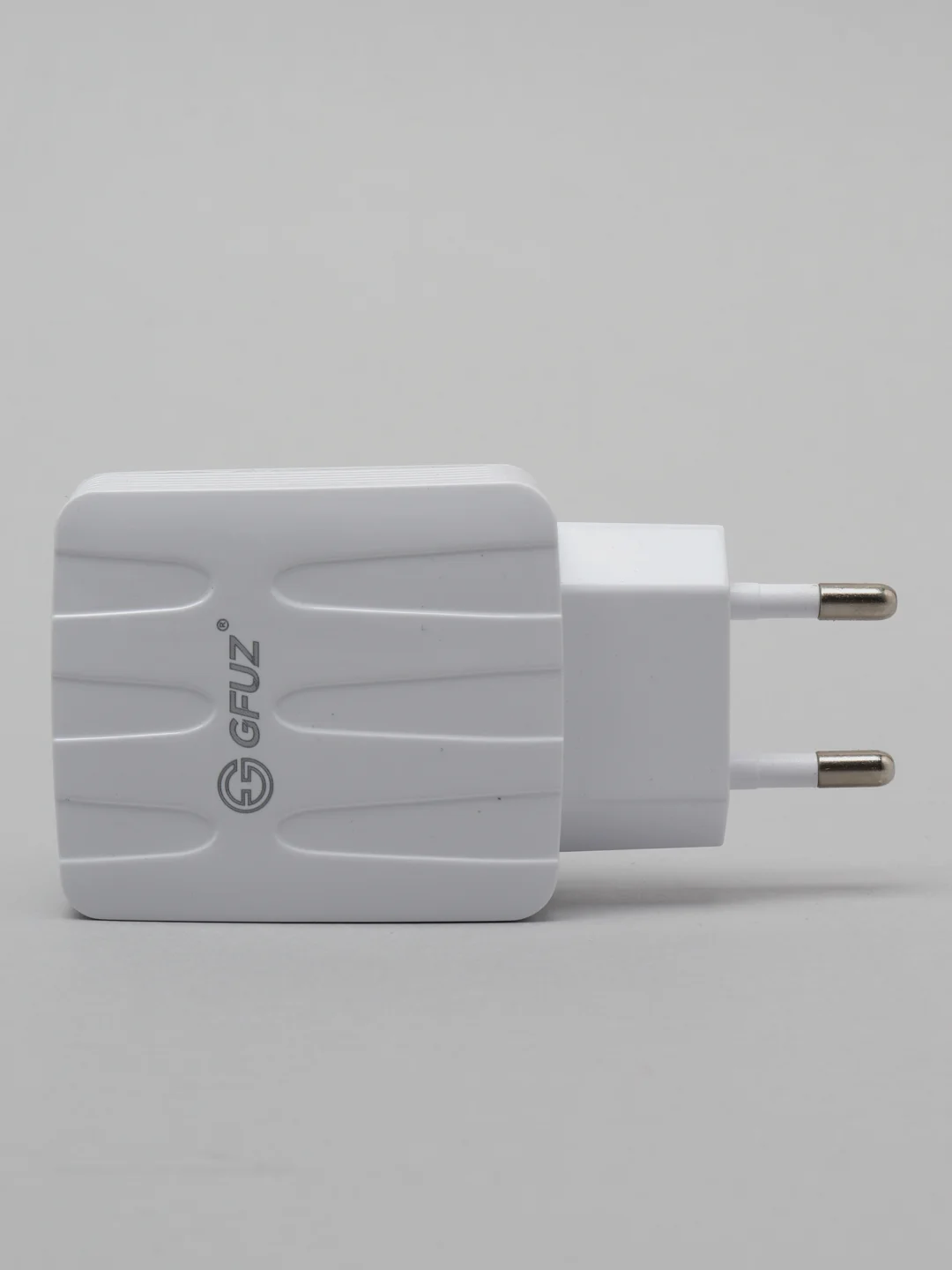 Сетевое зарядное устройство+2USB/быстрая зарядка для Lightning,Type-C,MicroUSB до 2.4A
