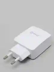 Сетевое зарядное устройство+2USB/быстрая зарядка для Lightning,Type-C,MicroUSB до 2.4A