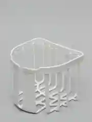 Белый держатель для туалетной бумаги