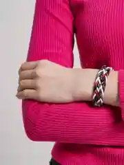 Багровый браслет плетеный