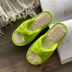 Салатовый тапочки домашние женские открытые с меховой стелькой из шерпы на широкую ногу
