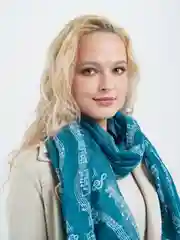 Шарф с нотами морского цвета