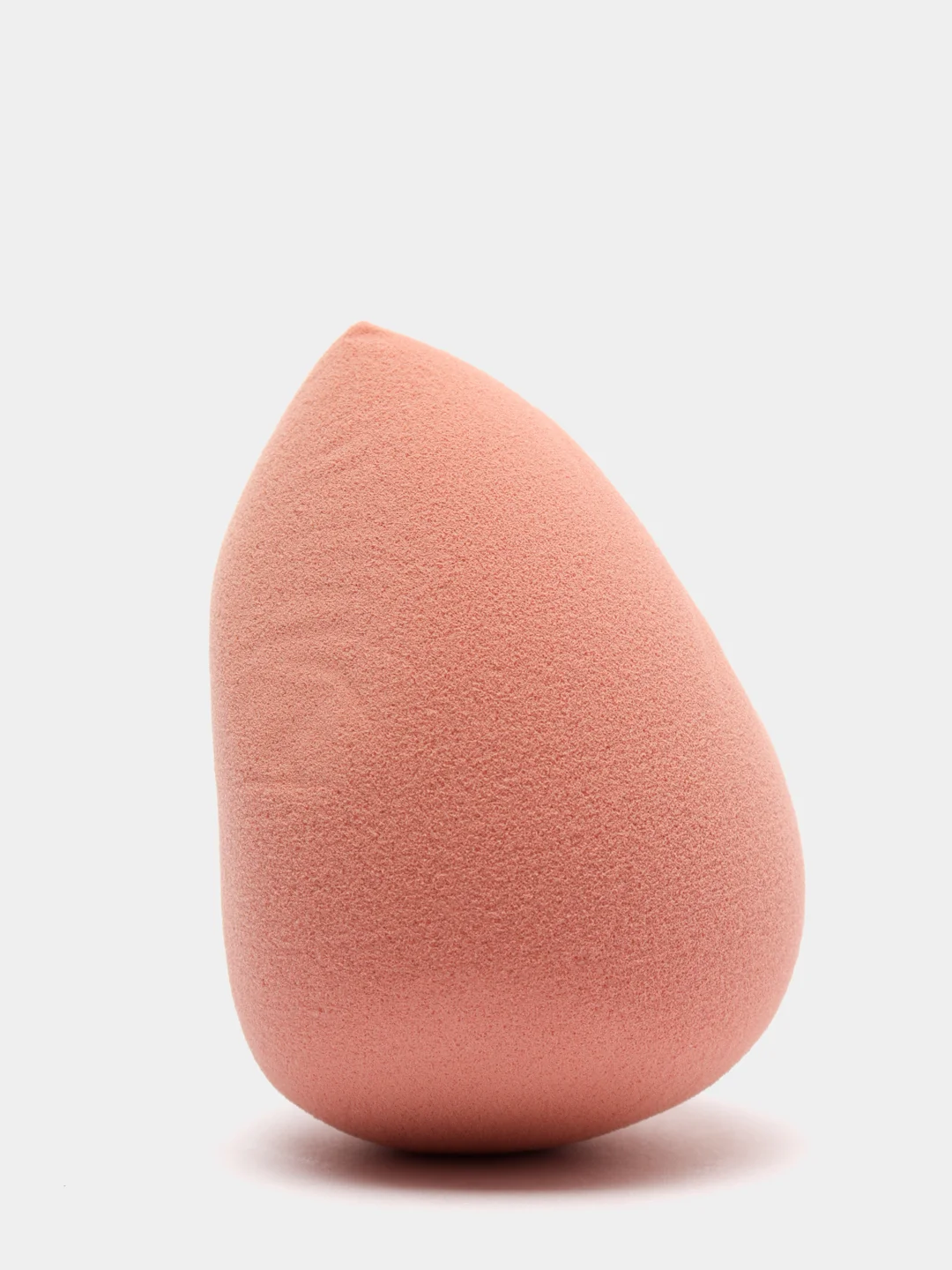 Пастельно-коралловый спонж для макияжа Beautyblender
