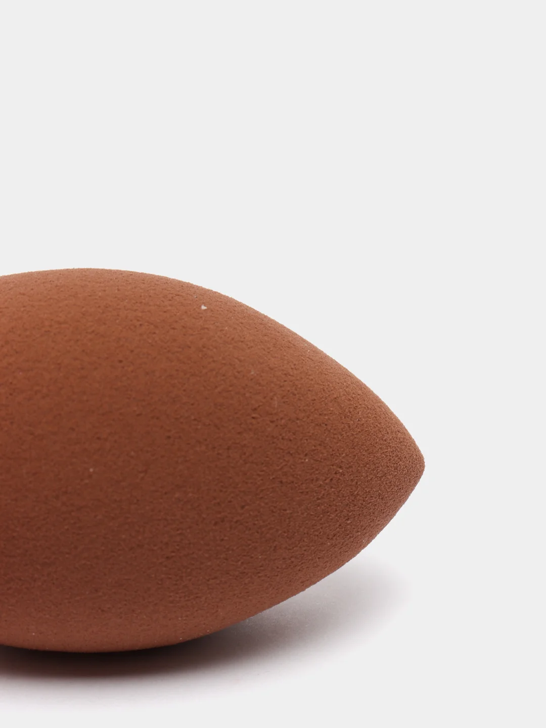 Коричневый спонж для макияжа Beautyblender