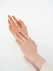 Белый кольцо металлическое Белый цветок