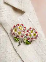 Розовый брошь цветы Гортензия, со стразами