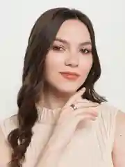 Оливковый кольцо с крутящимся центром