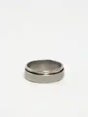 Оливковый кольцо с крутящимся центром
