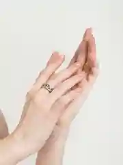 Слоновая кость кольцо с надписью "Love"