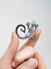 Белый брошь "Ящерица", со стразами, 2 цвета