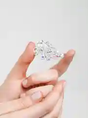 Молочный брошь со стразами ассорти