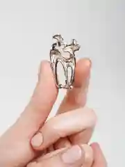 Брошь "Кошка", цвет синий в золоте
