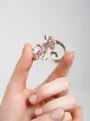 Бежевый меланж брошь на булавке